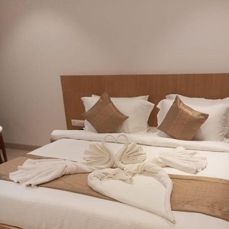 Maakripa Hotel & Banquets Λάκναου Εξωτερικό φωτογραφία